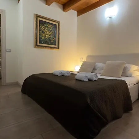 Medioevo I - A Due Passi Dal Duomo * Como