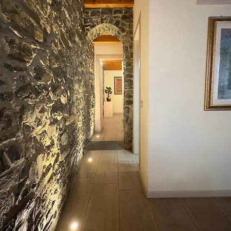 Medioevo I - A Due Passi Dal Duomo كومو